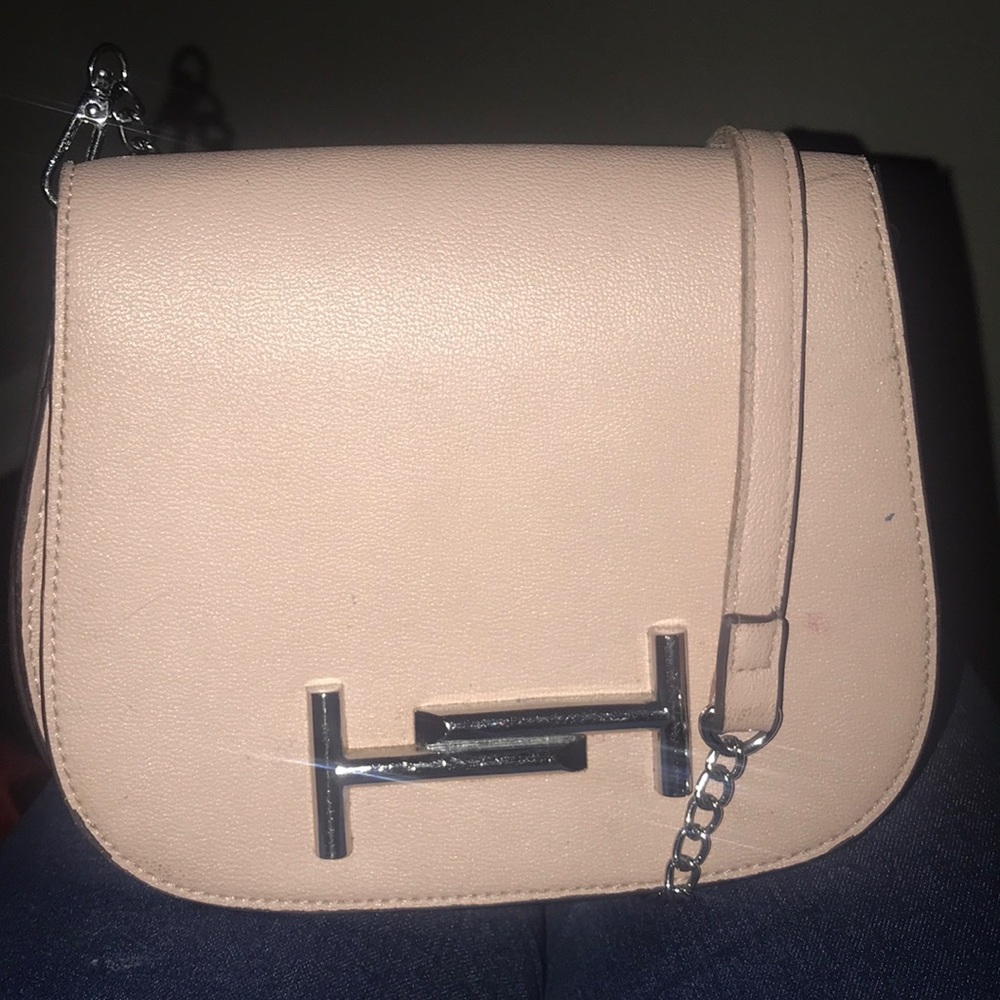 Purse Worn A Few Time . 🤯